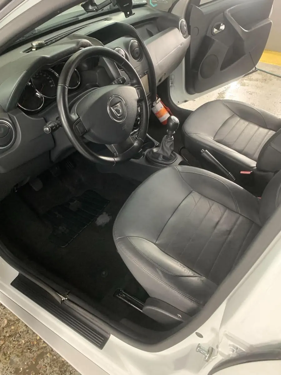 Après : tapis et sièges nettoyés côté conducteur